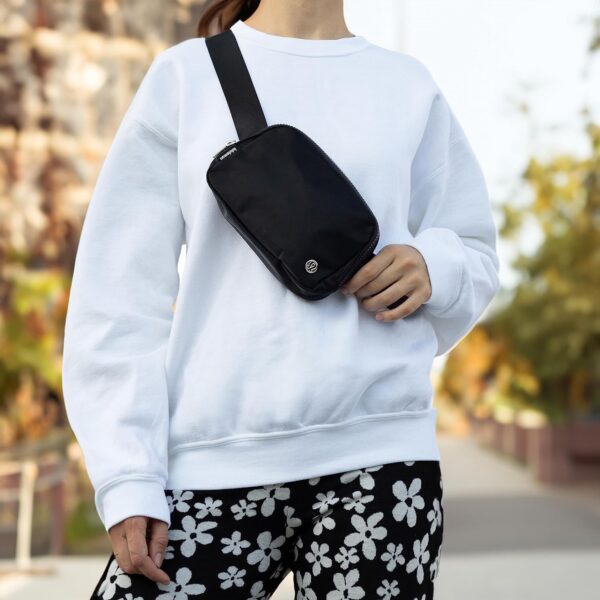 Lululemon Athletica Everywhere Belt Bag, Black, 7.5 x 5 x 2 inches - Image 4